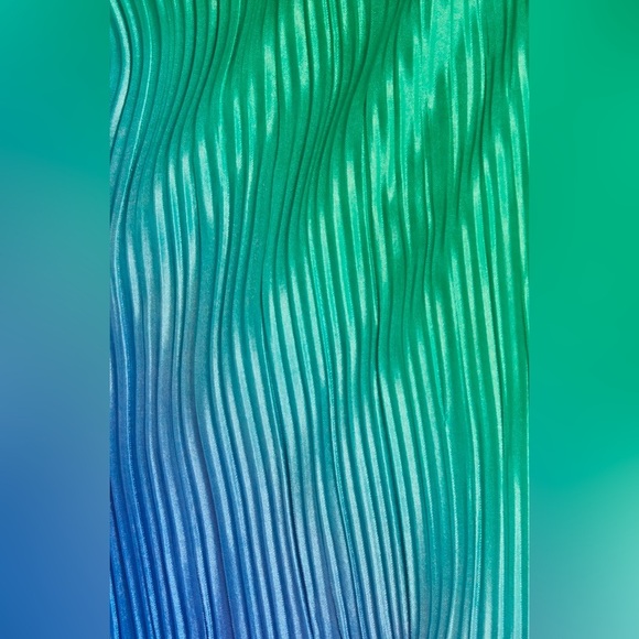 Dressed IN LALA Size Small Notched Collar Plissé Top & High Waist Pants Set - Picture 6 of 8